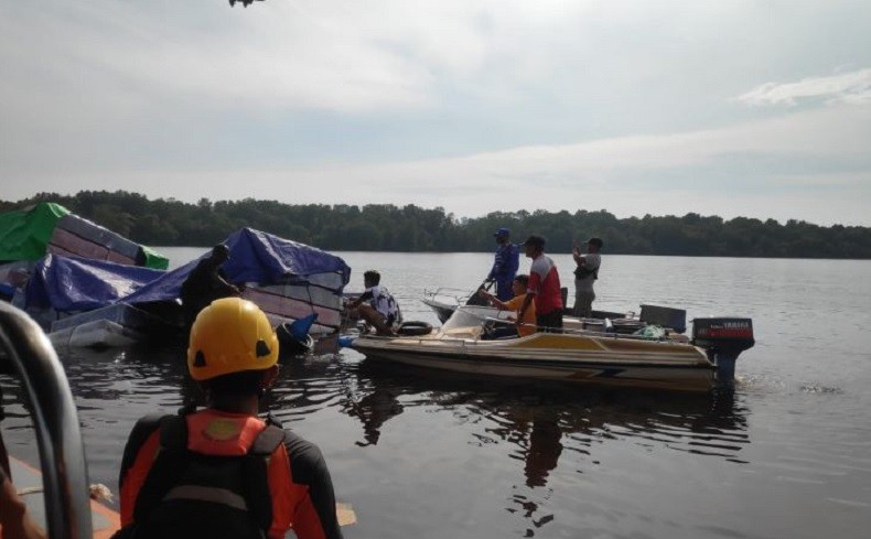 Kapal Pengangkut Kasur Tenggelam di Kayong Utara, 7 ABK Selamat