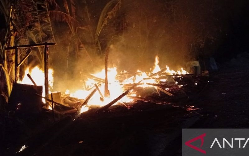 Rumah Penjaga Makam di Bantargadung Sukabumi Ludes Terbakar