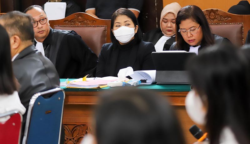 Putri Candrawathi Minta Maaf Sambil Menangis, Ayah Brigadir J Gelengkan Kepala