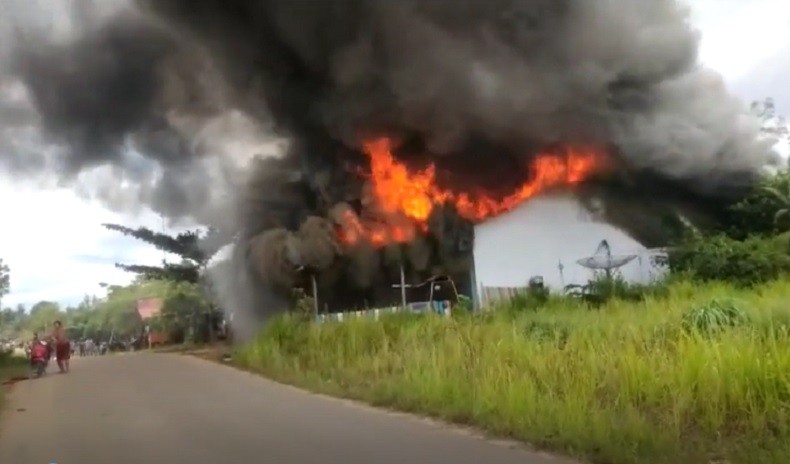 Kebakaran Deretan Ruko di Sekadau, 4 Bangunan Hangus Dilalap Api  
