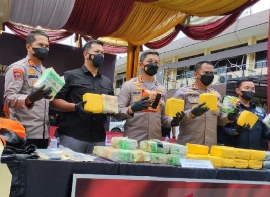 Tangkap 3 Kurir Narkoba, Polisi Gagalkan Peredaran 42 Kg Sabu dari Malaysia