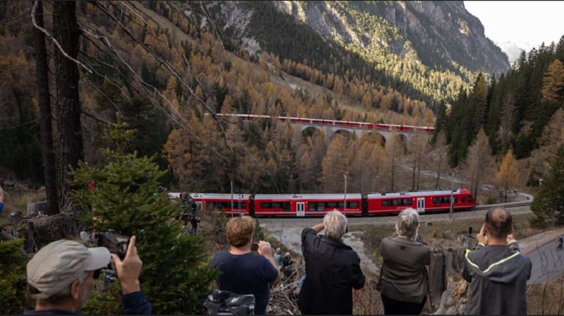 Wow, Ada Kereta Api Sepanjang 2 Km dengan 100 Gerbong di Swiss