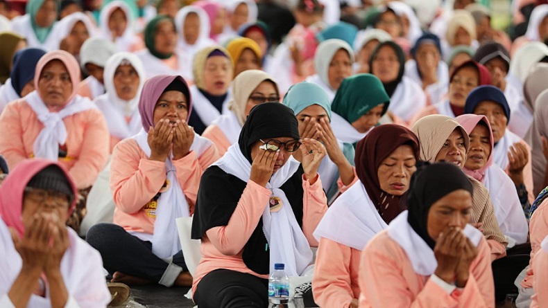 Ribuan Relawan Mak Ganjar Jabar Gelar Doa Bersama untuk Negeri di Majalengka