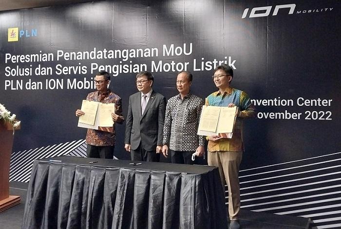  ION Mobility Gandeng PLN Hadirkan SPLU untuk Pengguna Motor Listrik