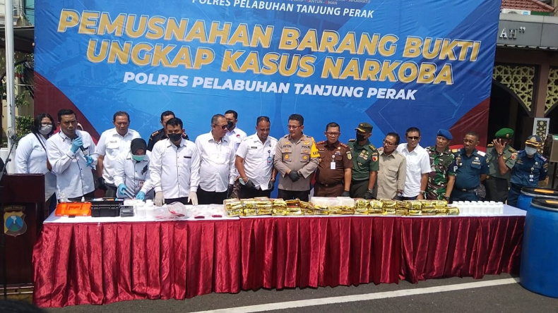 Polres Pelabuhan Tanjung Perak Musnahkan 35,9 Kg Sabu Asal China 
