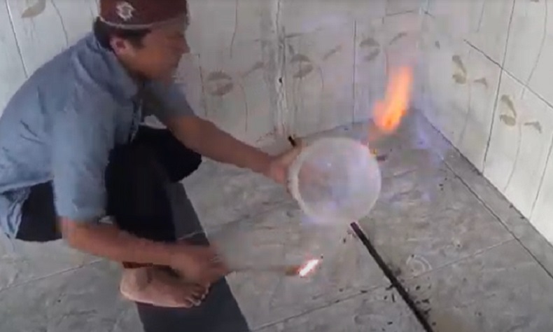 Viral Musala di Situbondo Keluarkan Gas, Apinya Biru tapi Tak Bau 