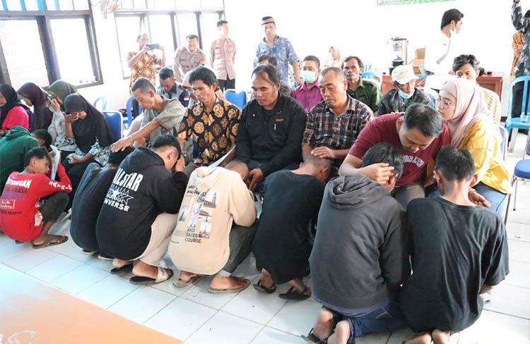 Geng Gaza 14 Kebumen Dibubarkan, Anggotanya Nangis Sungkem ke Orang Tua