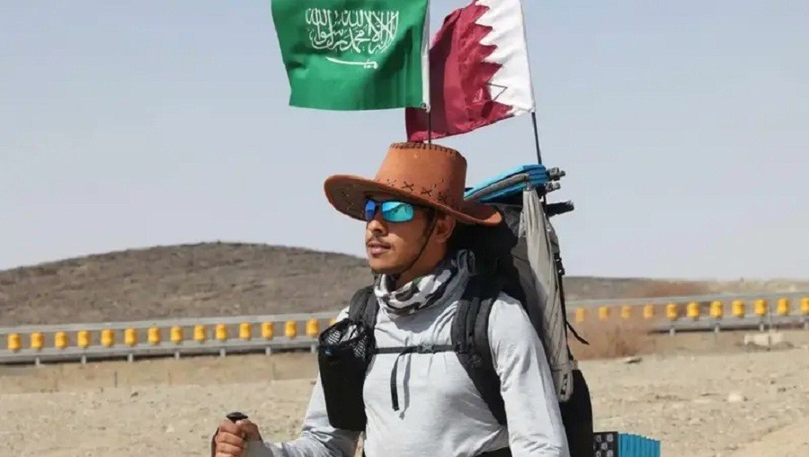 Pria Ini Berjalan Kaki 1.600 Km ke Qatar demi Dukung Timnas di Piala Dunia 2022