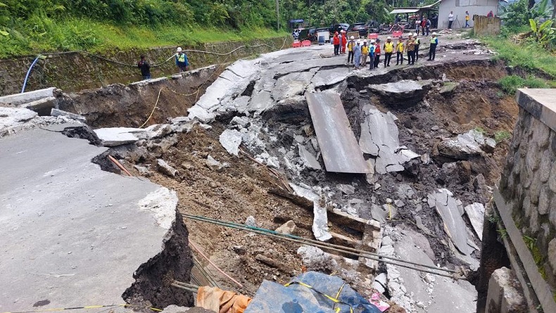 Jalan Dekat Jembatan Gladak Perak Lumajang Longsor, BPBD: Akibat Curah Hujan Tinggi