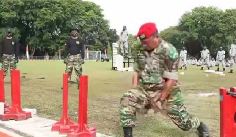 Aksi Komandan Grup 2 Kopassus Patahkan Sejumlah Besi di Depan Menteri PUPR Bikin Merinding