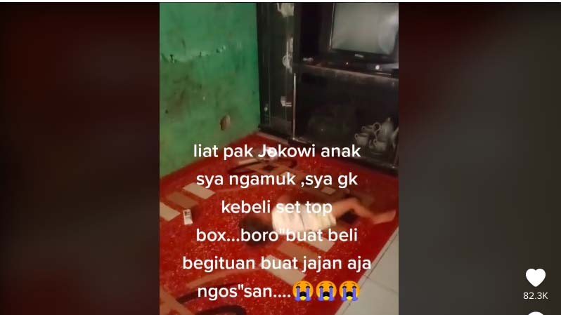 Sedih Banget Bocah Perempuan Menangis Menjerit Tak Bisa Nonton TV: Pak Jokowi Saya Gak Kebeli STB