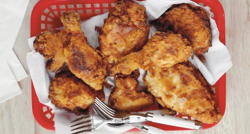 5 Makanan yang Cocok untuk Kumpul Keluarga, Ayam Goreng Buttermilk Wajib Ada!