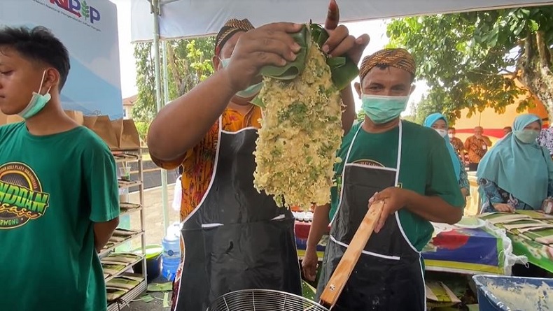 Kuliner Tempe Mendoan Raksasa Buatan Warga Banjarnegara, Rasanya Gurih Nikmat