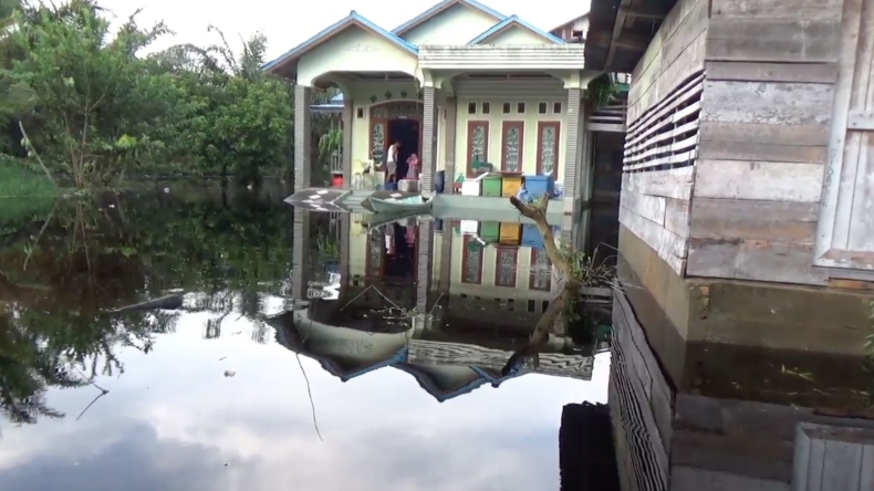 Tolong, Korban Banjir di Aceh Singkil Kesulitan Air Bersih
