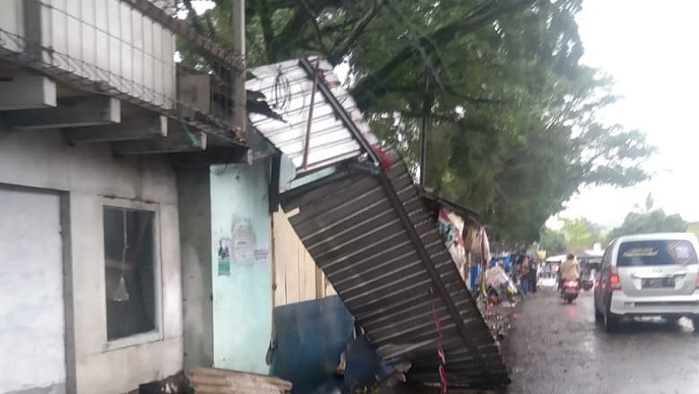 Angin Puting Beliung Terjang Samarang dan Tarogong Kaler Garut, Belasan Rumah Rusak