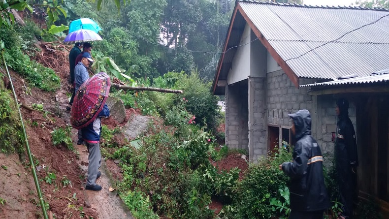Longsor Timpa Rumah di Semarang, 1 Ekor Kambing Mati Tertimbun