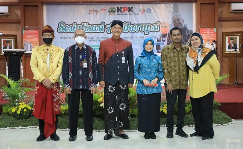 Cara Ganjar dan Istri Budayakan Antikorupsi dan Gratifikasi: Beli Pemberian saat Kunker