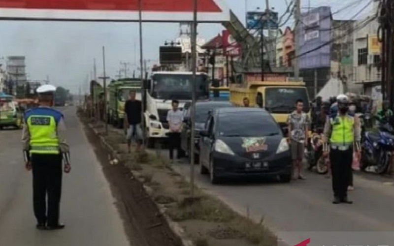 Hari Pahlawan, Polantas Ajak Sopir Heningkan Cipta di Jalintim 