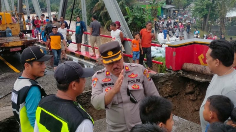 Ada Jembatan Ambruk, Warga Bengkulu Diminta agar Tak ke Lampung