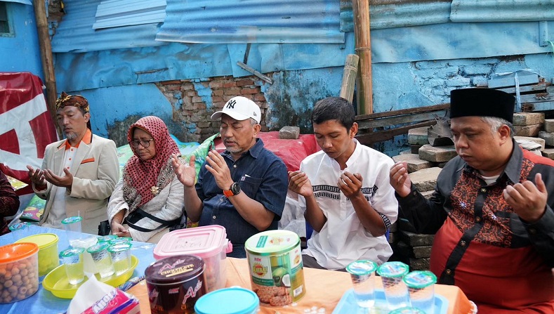 Temui Korban Tragedi Kanjuruhan, Presiden PKS Tawarkan Beasiswa Kuliah