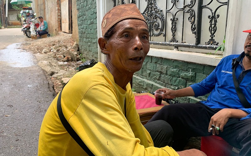 Viral Dagangan Lansia Penjual Mainan Dicuri saat Sholat Jumat, Polsek Mampang Beri Bantuan