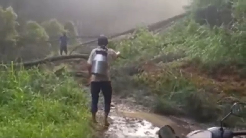 Jalan Ponorogo-Trenggalek Putus Total Tertimbun Longsor, Aktivitas Warga Terganggu