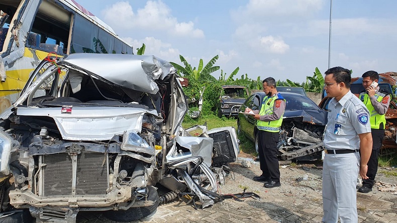 Identitas 3 Korban Tewas dan 7 Luka akibat Kecelakaan Maut di Tol Cipali Km 139
