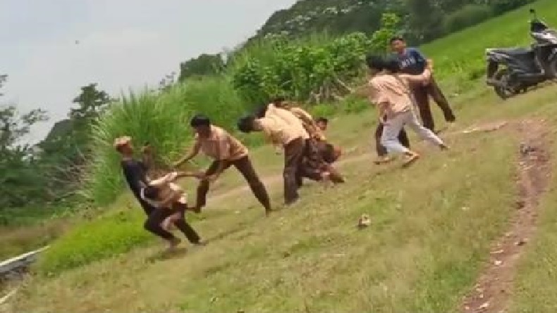 Viral Anak SMP di Pamanukan Subang Tawuran, Ada yang Bawa Celurit