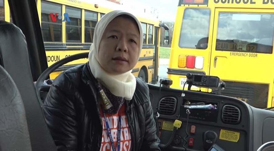 Kisah Perempuan Muslim Indonesia Jadi Sopir Bus Sekolah di Amerika, Anak-Anak Penasaran Lihat Hijab