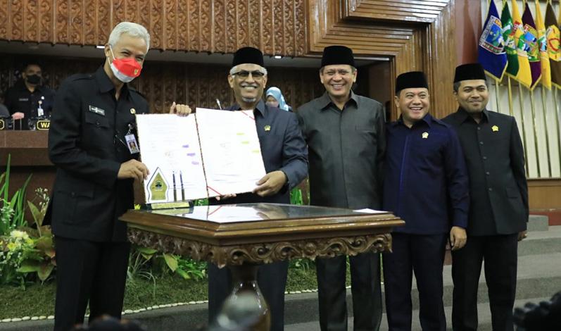 Sempat Alot, Ganjar Pranowo dan DPRD Jateng Akhirnya Teken KUA-PPS APBD TA 2023