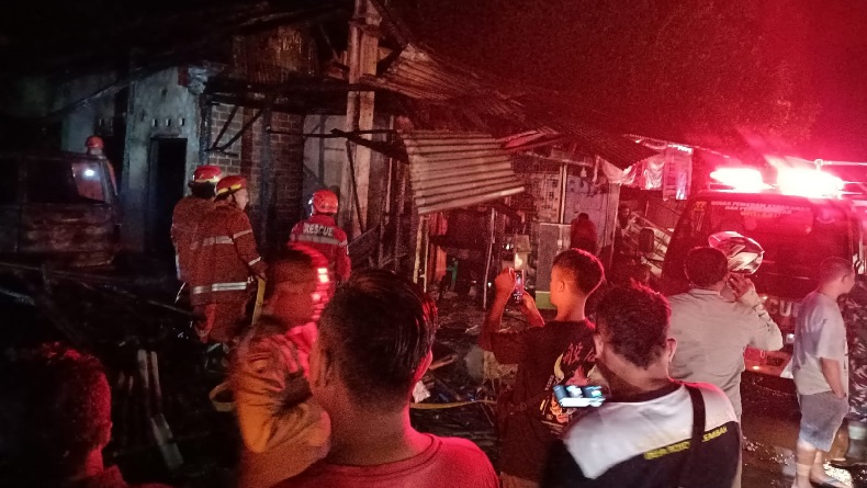 Pom Bensin Mini, 2 Kendaraan dan 4 Kios Terbakar di GSI Cikembar Sukabumi