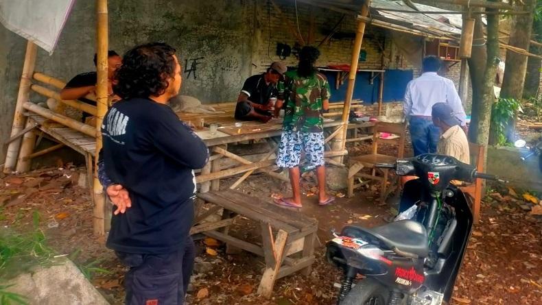 Pesta Miras di Makam, 3 Warga Digelandang ke Kantor Polisi