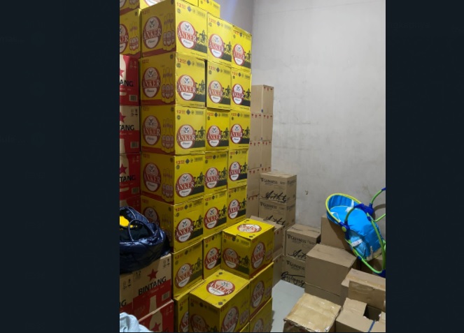 Gudang Penyimpanan Ribuan Miras di Makassar Digerebek Polisi
