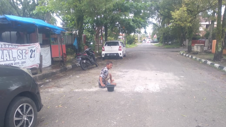 Kocak! Pengemis di Padang Ngaku Lumpuh tapi Lari saat Didatangi Satpol PP