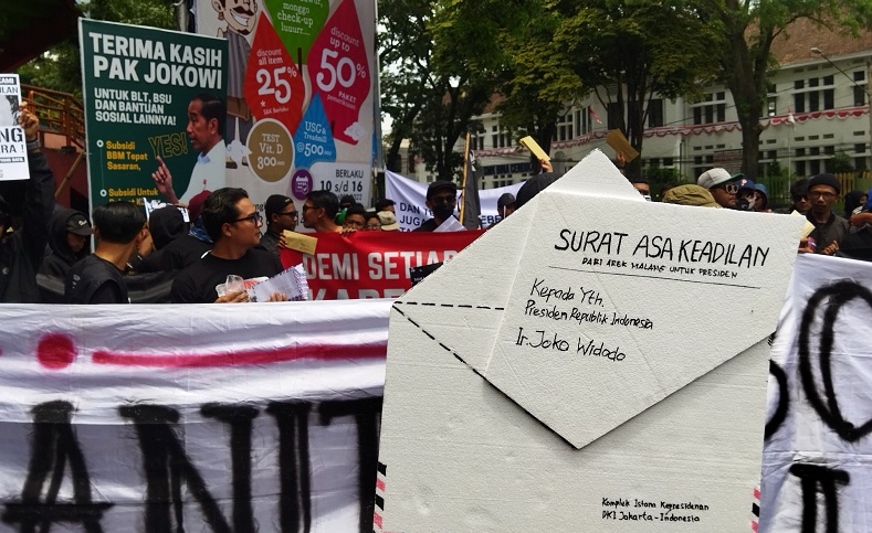 Jalan Kaki ke Kantor Pos, Ratusan Aremania Surati Jokowi Minta Keadilan Tragedi Kanjuruhan