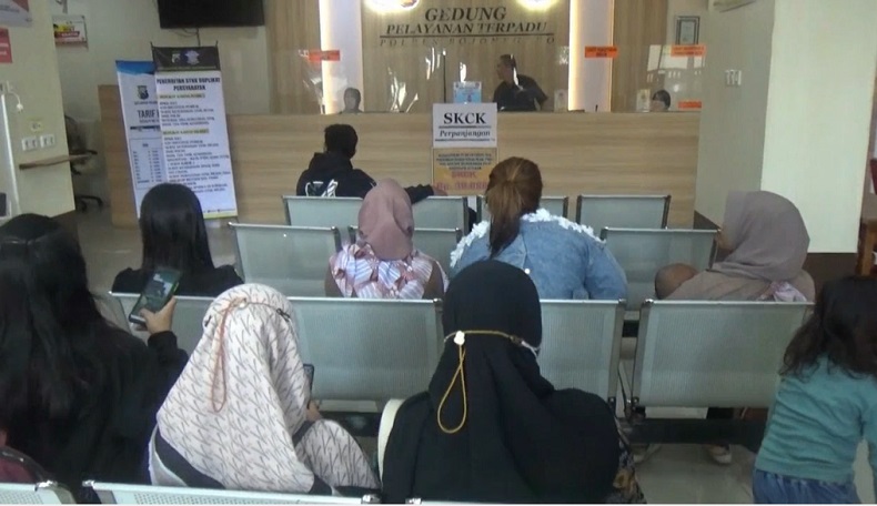 Tertipu Arisan hingga Rp1,2 Miliar, Puluhan Emak-Emak Lapor ke Polres Bojonegoro