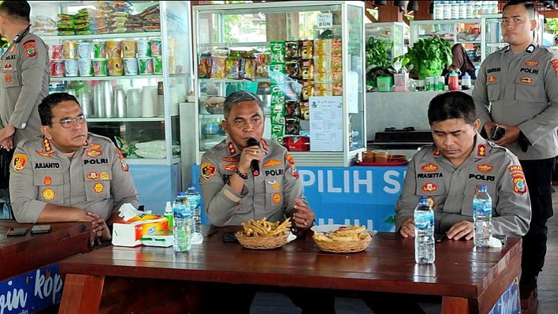 Gelar Jumat Curhat, Kapolda Sulut Dengarkan Aspirasi Sejumlah Komunitas di Manado