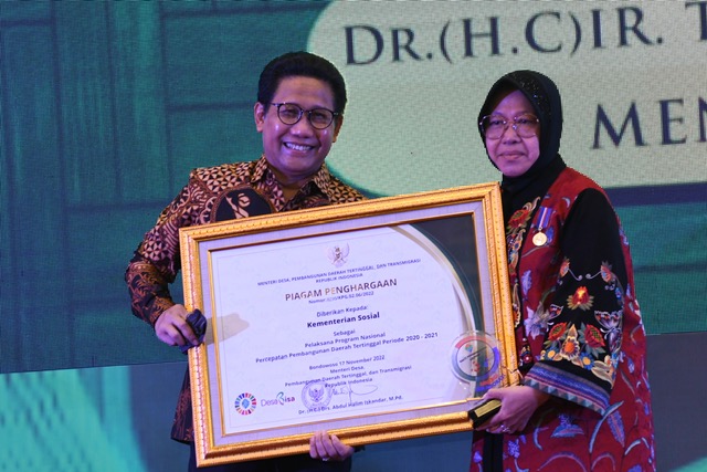 Percepat Pembangunan Daerah Tertinggal, Kemensos Raih Penghargaan dari Kemendes PDTT