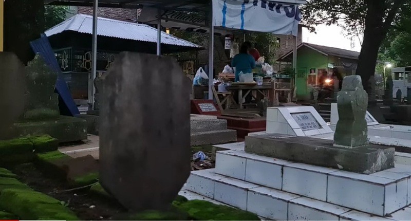 Viral, Kampung di Atas Kuburan Hanya Ada di Indonesia, Berani Berkunjung?