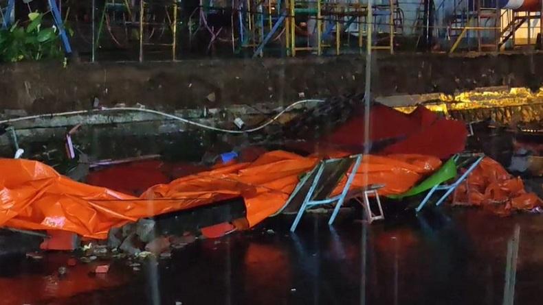 Pagar Tembok Kantor Dinas di Wonosobo Ambruk, 2 Pedagang Terluka