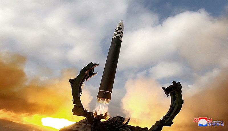 Korut Kembali Tembakkan Rudal ICBM, Bisa Melesat Sejauh 15.000 Km