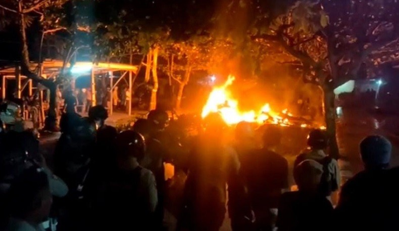 Sorong Sempat Mencekam, Sekelompok Massa Rusak Warung Makan dan Blokade Jalan