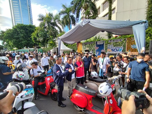 Menhub hingga Pj Gubernur DKI Konvoi Motor Listrik di CFD