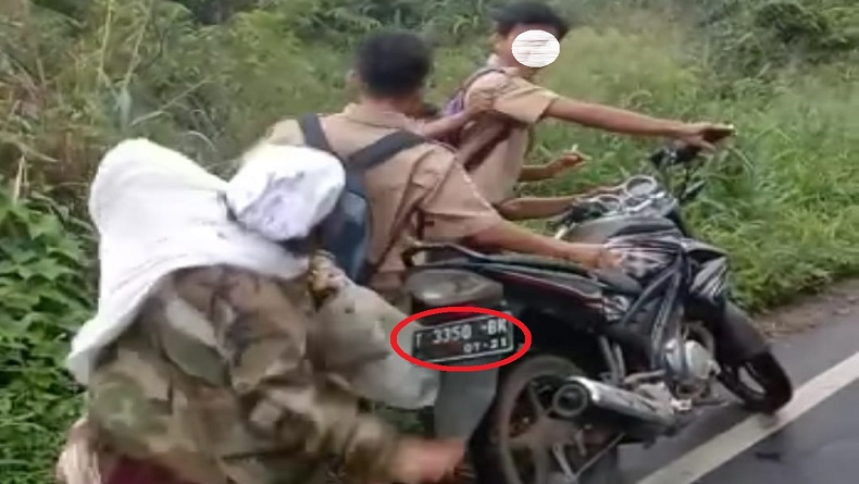 Viral Pelajar Tendang Nenek, Netizen Soroti Motor Pelaku Bernopol Purwakarta