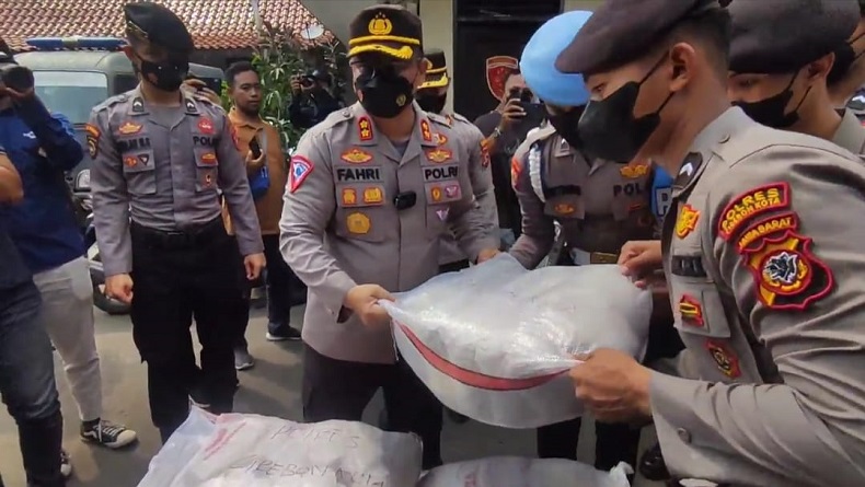 Polres Cirebon Kota Berangkatkan Tim Trauma Healing ke Cianjur