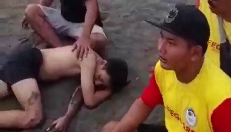 Bule Jerman Sedang Surfing Selamatkan Remaja Hampir Tenggelam di Pantai Saba Gianyar