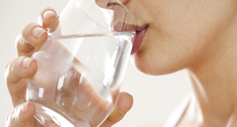 Ketahui Manfaat Penting Konsumsi Air Minum dengan pH8 untuk Kesehatan