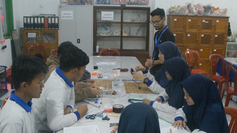 Mantap, Santri di Padang Panjang Bikin Alat Deteksi Gempa Sederhana