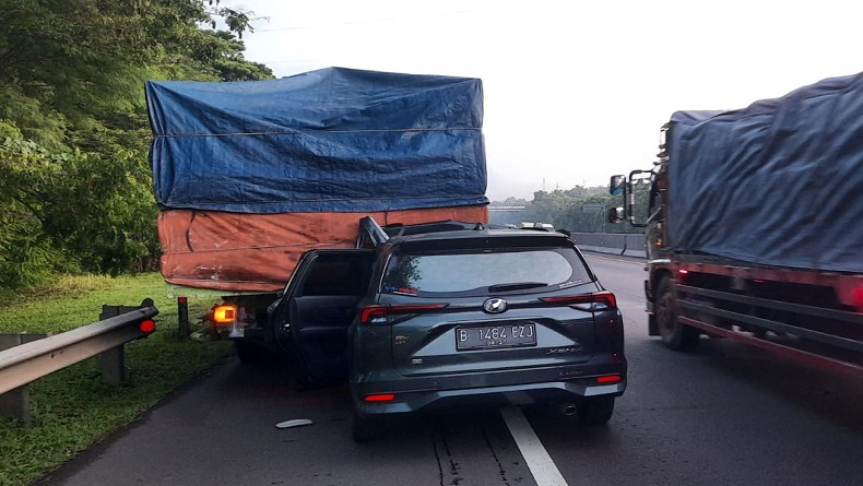 Anggota DPRD KBB Jadi Korban Tabrakan Xenia di Tol Cipularang