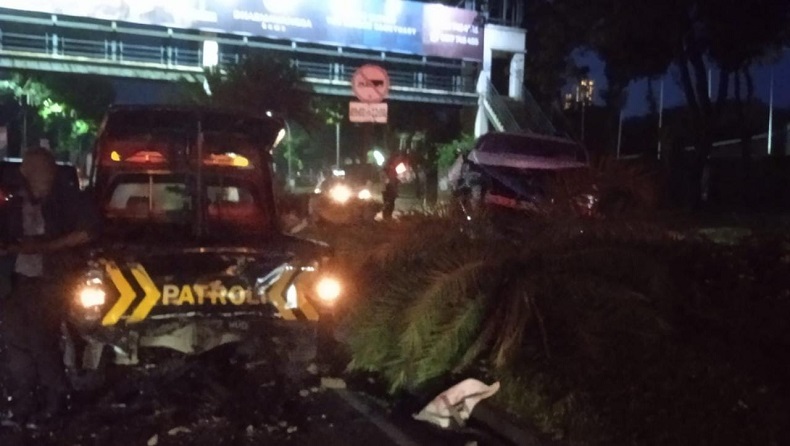 Hendak Evakuasi Mobil Kecelakaan, Kendaraan Patroli Malah Diseruduk Alphard di Bintaro